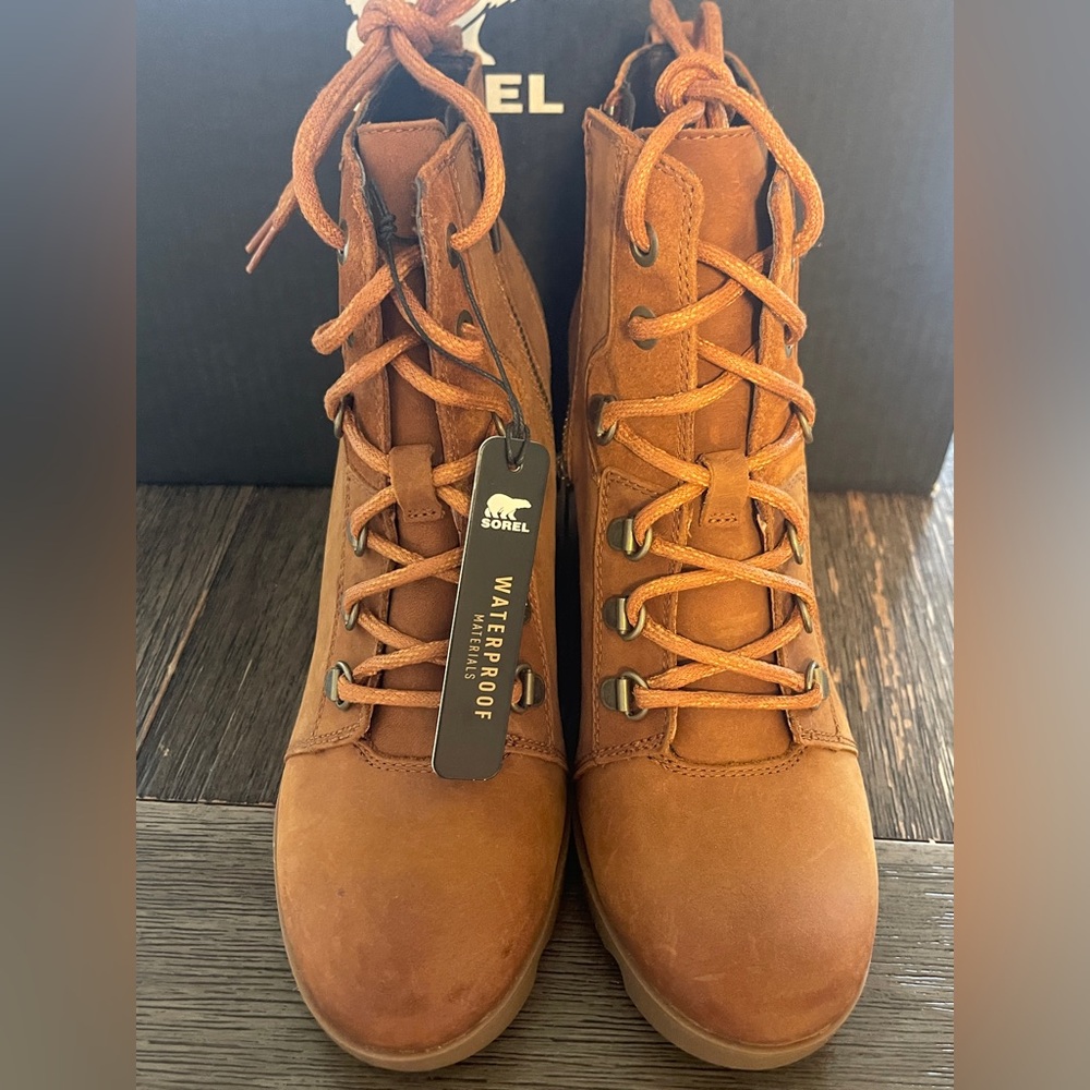 SOREL Joan uptown lace Tan Wedge Boots US 8.5 NIB